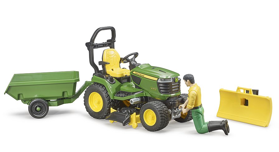 BRUDER JOHN DEERE LAWN TRACTOR