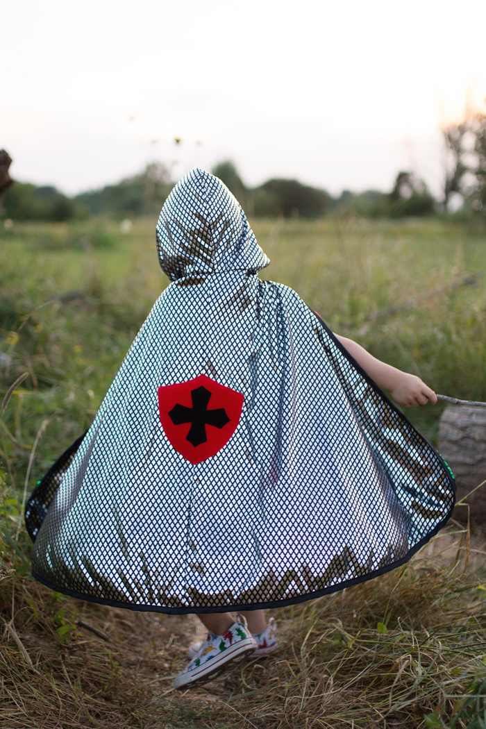 REVERSIBLE DRAGON/KNIGHT SIZE 5-6