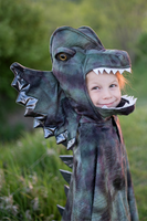 GRANDASAURUS DILOPHOSAURUS CAPE W/CLAWS