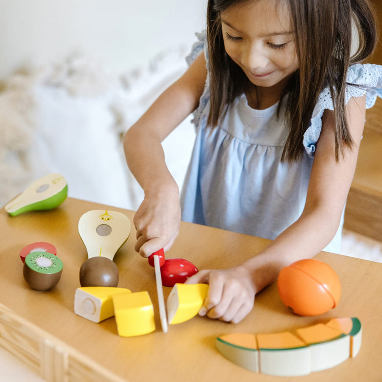 M&D WOODEN FOOD CUTTING FRUIT